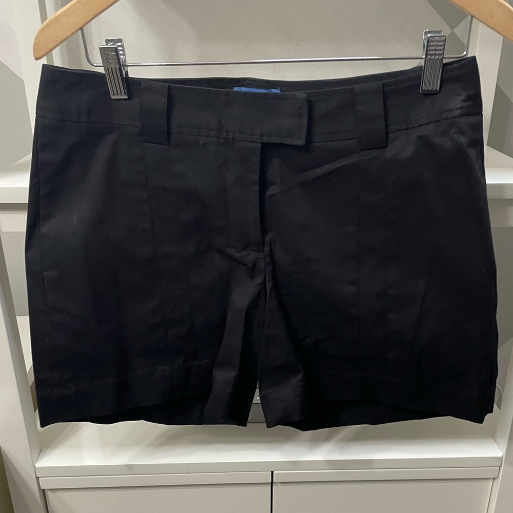 Simply Vera black shorts. 6” inseam. Size 6.